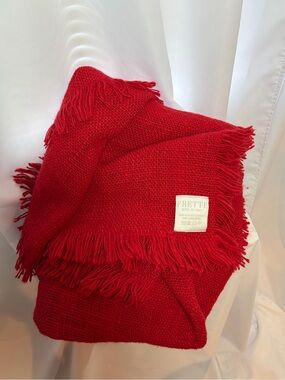 FRETTE Red Throw Blanket